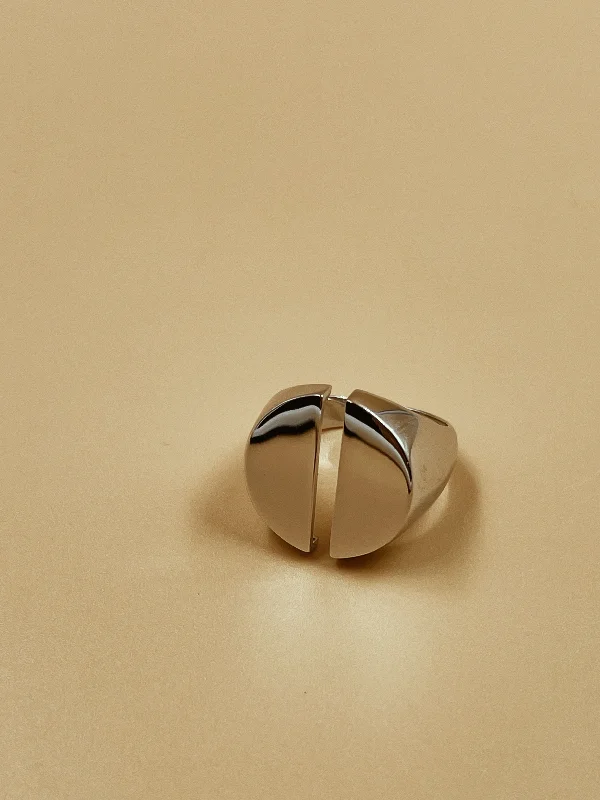 Urban Rings -Divided Signet Ring in Silver Tone