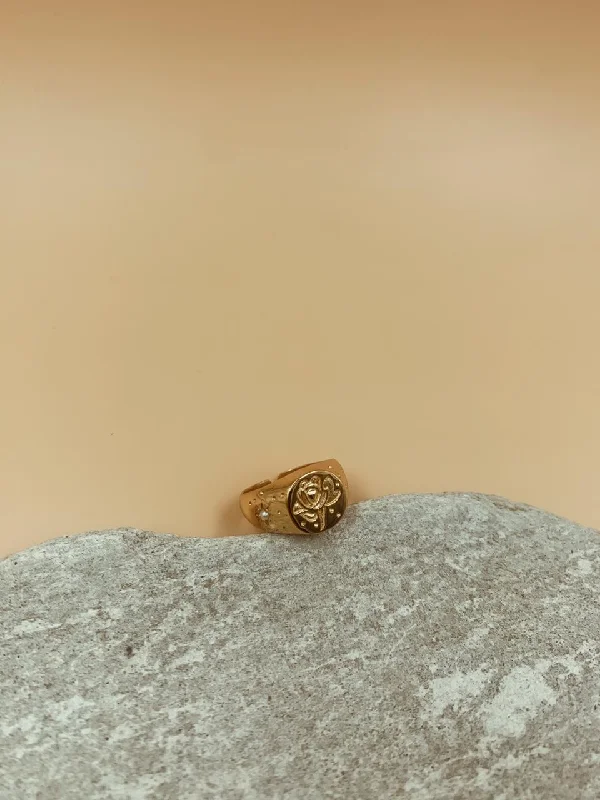 Luxury Rings -Rosalia Pearl Celestial Signet Ring | 18kt Solid Gold