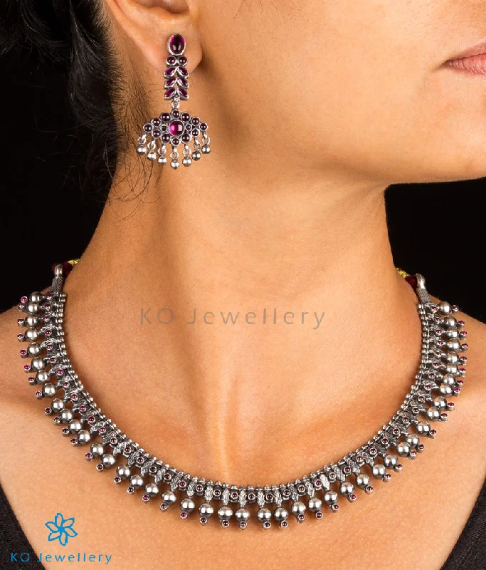 Ladies Necklaces for Bridesmaids-The Kanishtha Silver Gejje Addige Necklace (Oxidised)